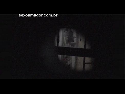 ❤️ Блонді таємно знімає на відео сусідський вуайерист, прихований за порожнистими цеглами Порно на uk.mypornpics.ru ️❤